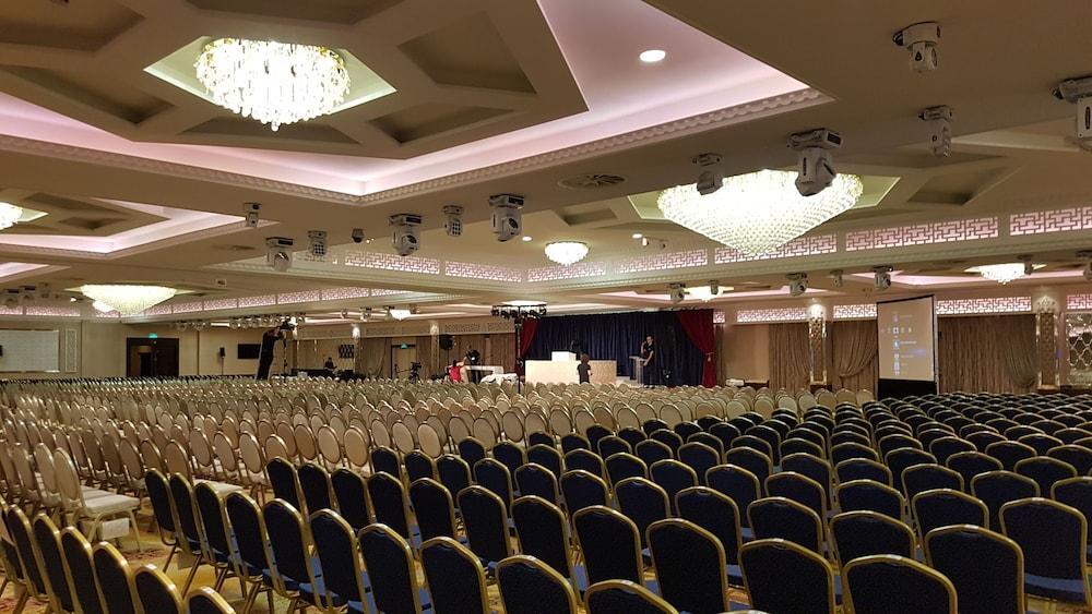 קרוידון Grand Sapphire Hotel & Banqueting מראה חיצוני תמונה